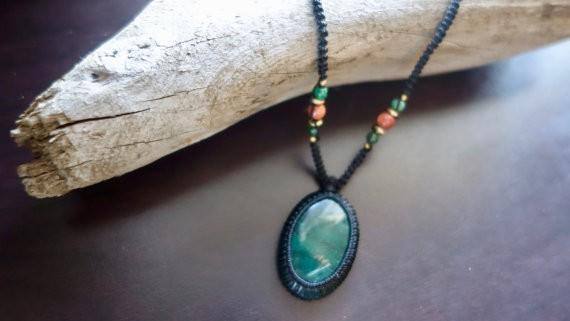 Green Aventurine Macrame Necklace | Prosperity Healing Crystal - Manifestie